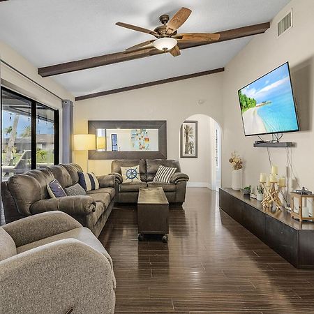 Canal-Front Oasis With Dock And Kayaks In Cape Coral! Ngoại thất bức ảnh