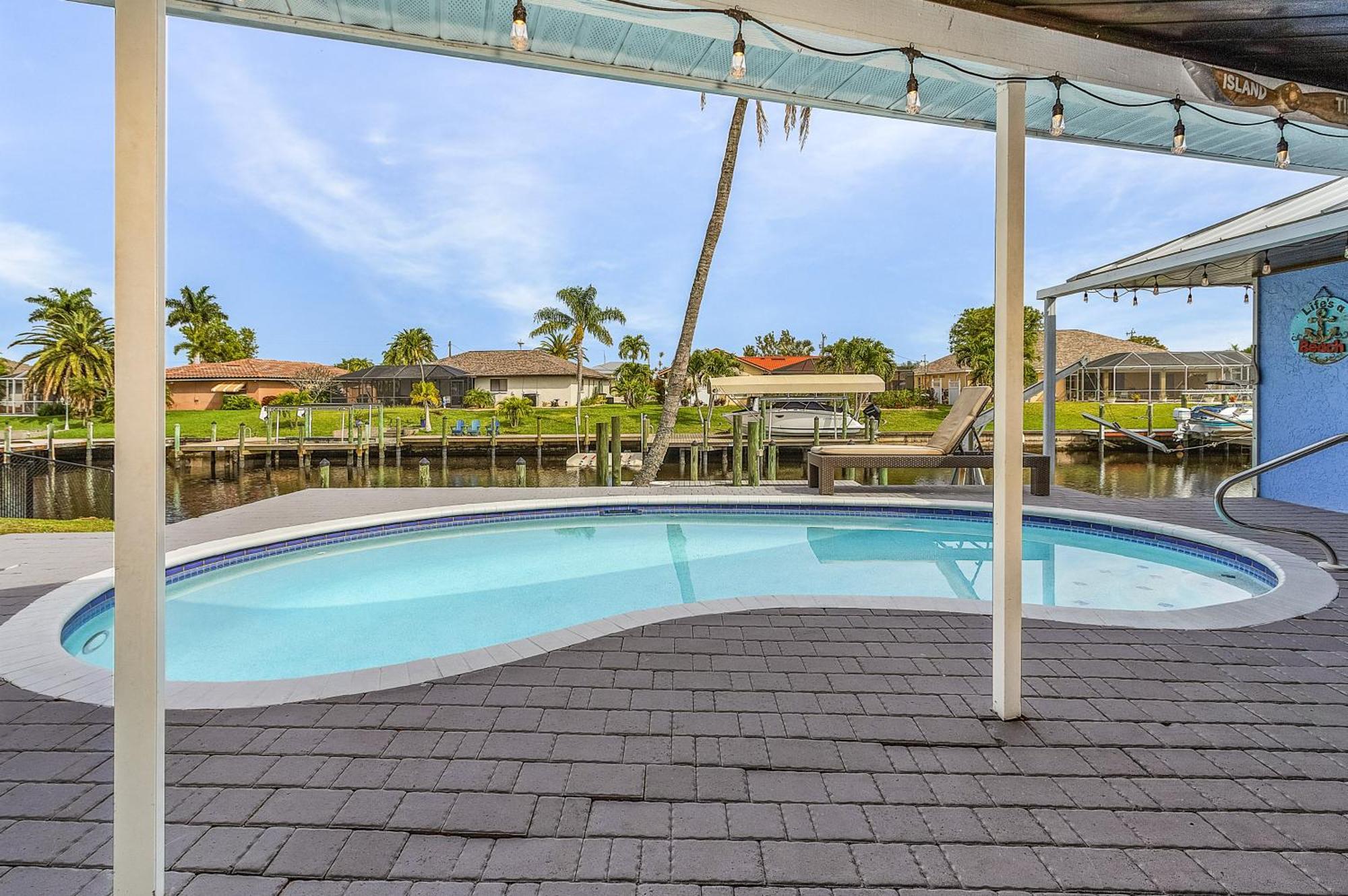 Canal-Front Oasis With Dock And Kayaks In Cape Coral! Ngoại thất bức ảnh
