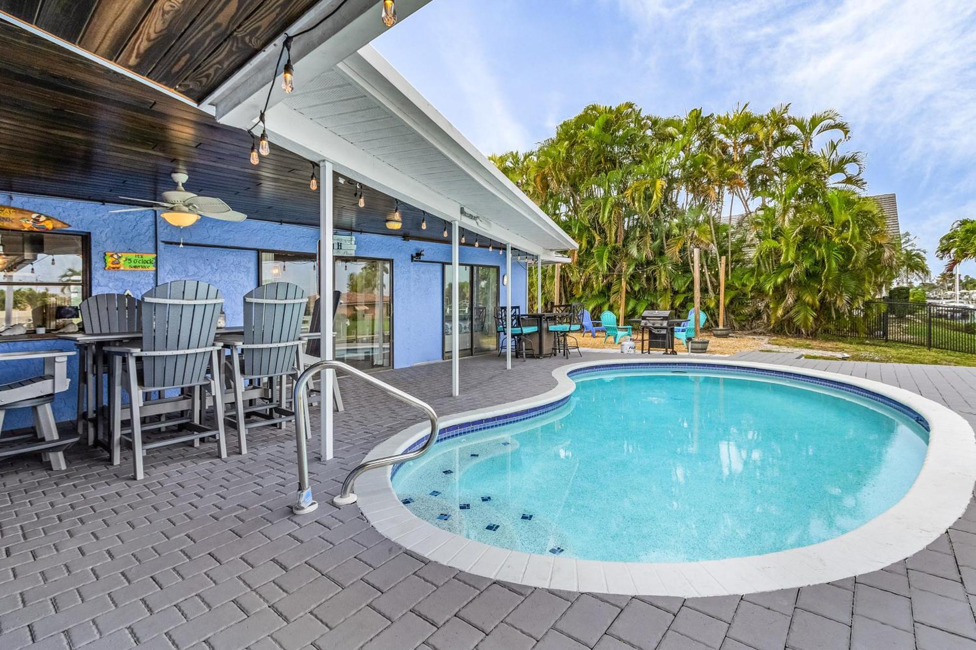 Canal-Front Oasis With Dock And Kayaks In Cape Coral! Ngoại thất bức ảnh